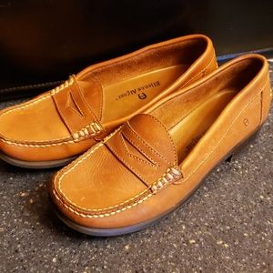 Etienne Aigner sz 8 Ladies Loafer